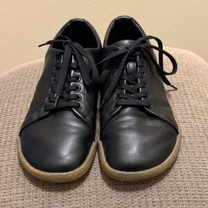FeelGrounds black sneakers